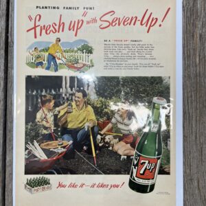 1950s family enjoying Seven-Up outdoors